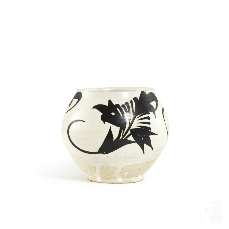 A Cizhou black-painted 'floral' jar, Northern Song dynasty | 北宋 磁州窰白地黑彩花葉紋罐 - 图1